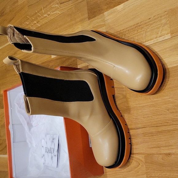 Shoes - Picture 4 of 6